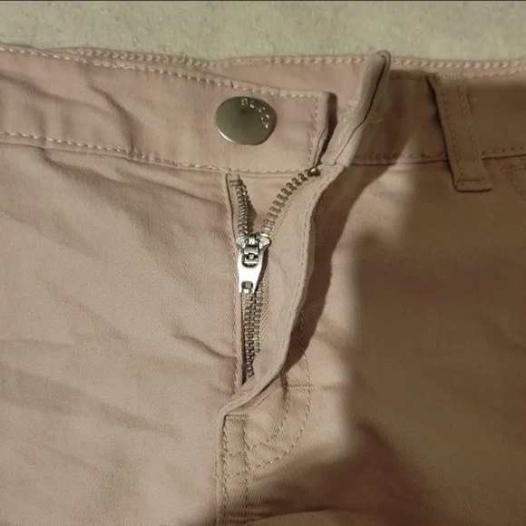 Shorts - Picture 2 of 4